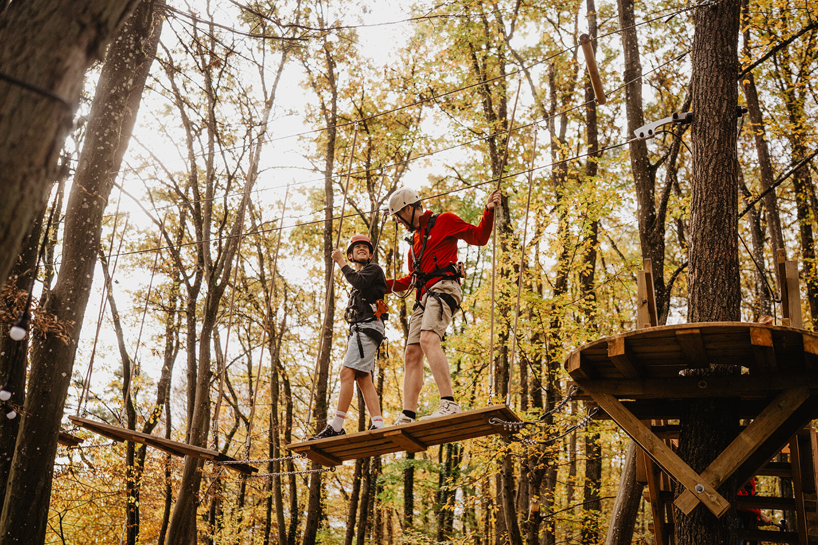 enfants au parc accrobranche adventure valley