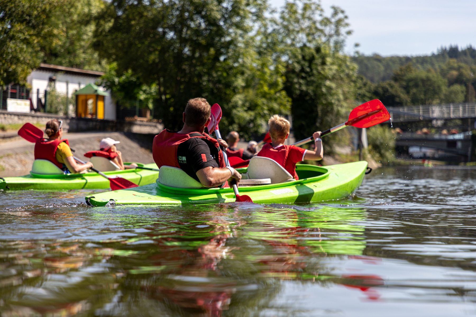 famille en kayak