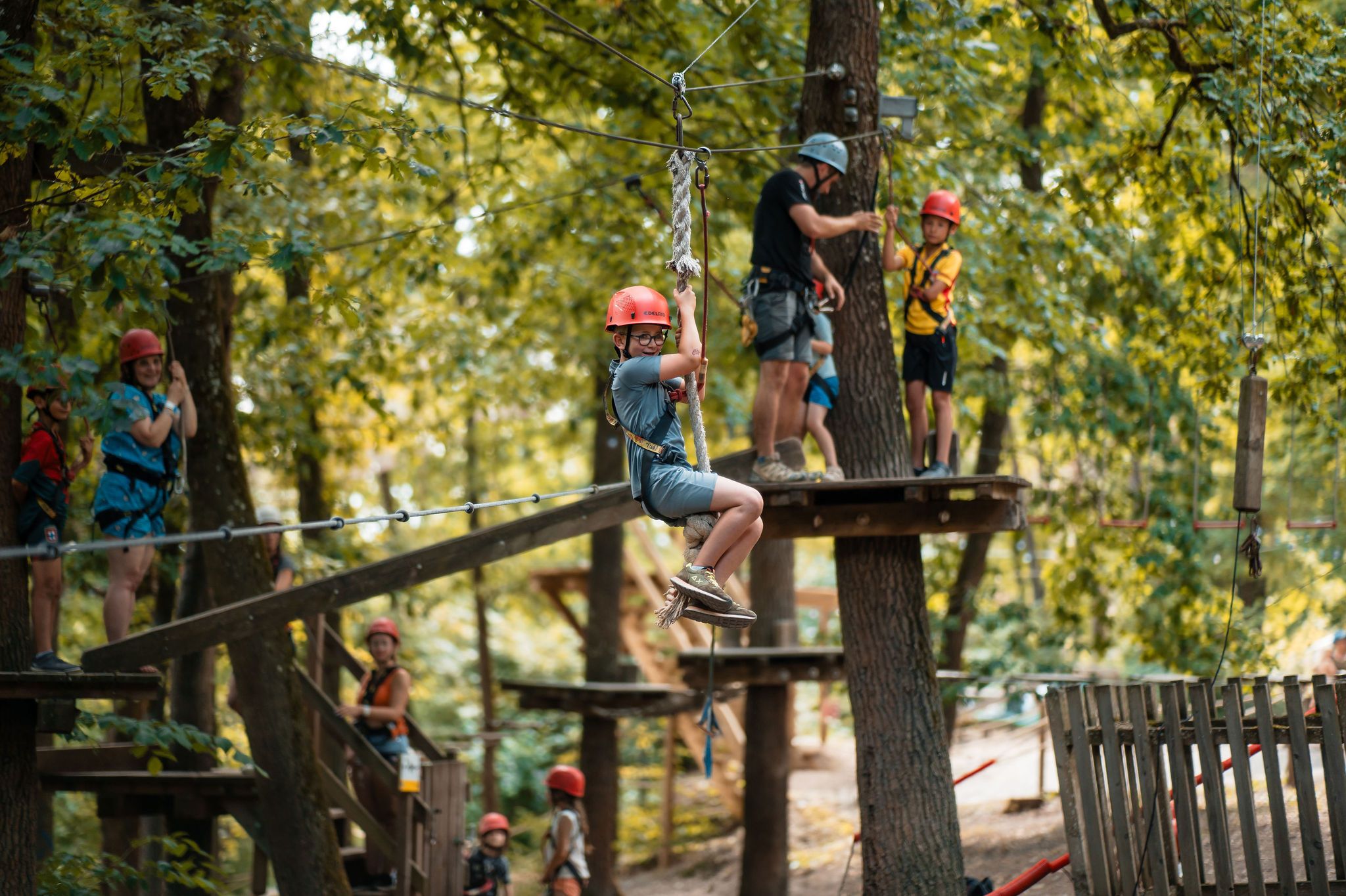 enfants à l'accrobranche de durbuy