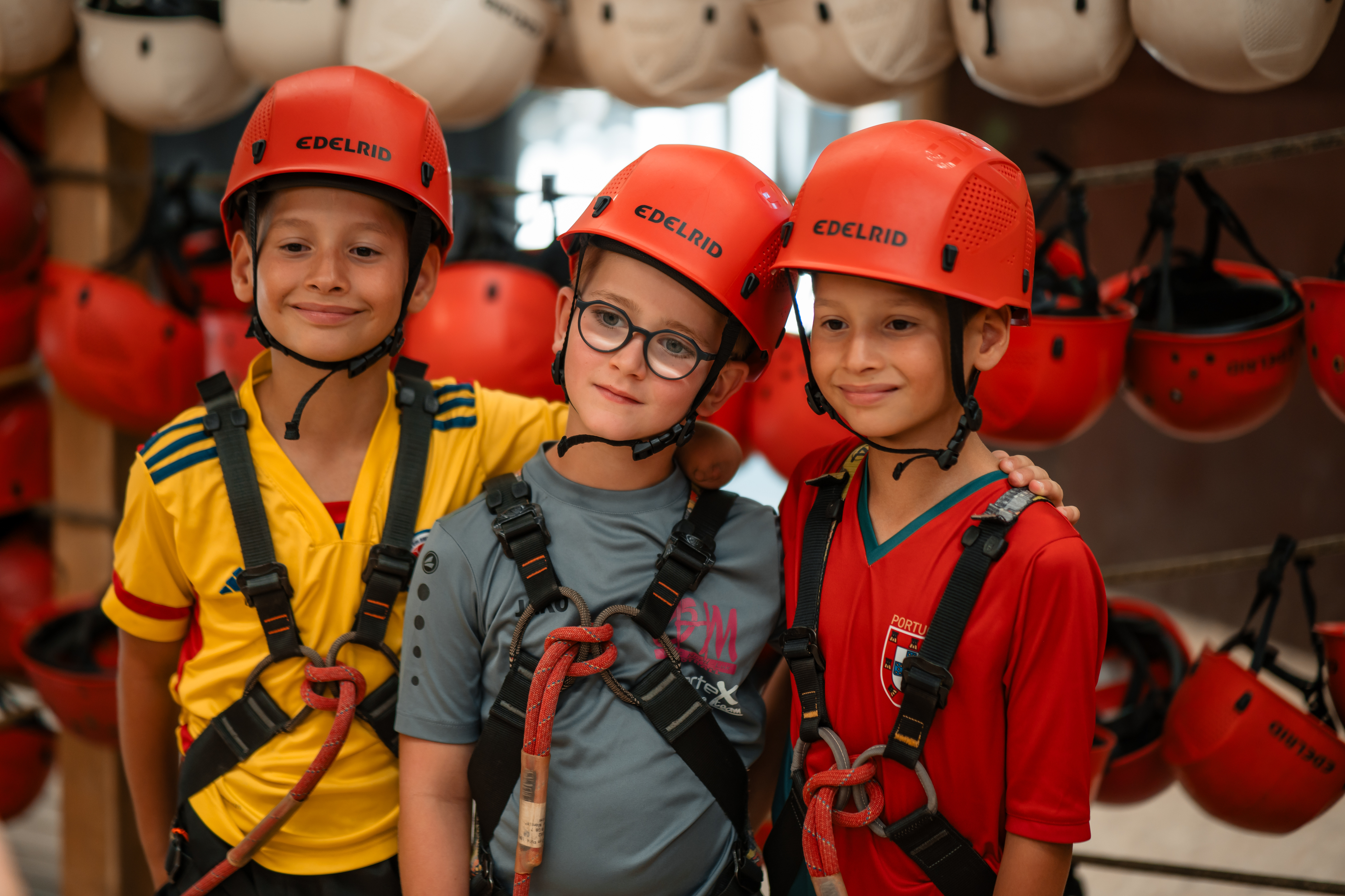 enfants à l'accrobranche de adventure valley durbuy