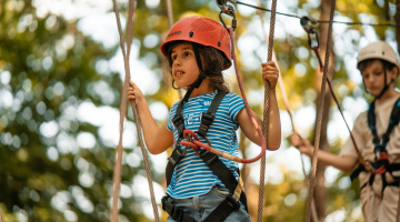 enfants à l'accrobranche de durbuy