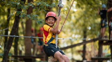 enfants à l'accrobranche de durbuy