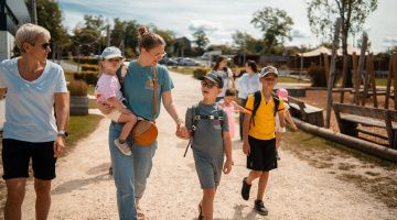 Familie in een activiteitenpark