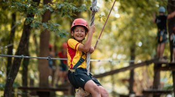 enfants à l'accrobranche de durbuy
