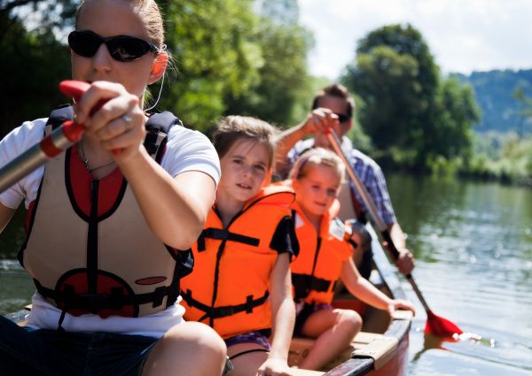 famille en kayak