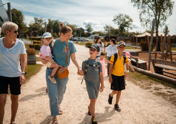 famille en parc d'activités